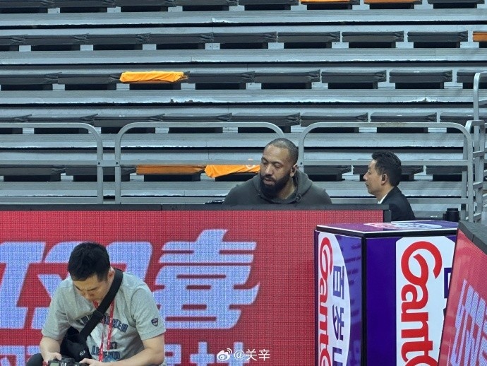 今晚不打？廣東主場迎戰(zhàn)廣廈 吉倫沃特一身便裝現(xiàn)身球館