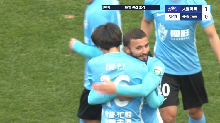 19歲朱鵬宇中超處子球！大連英博1-0領(lǐng)先長(zhǎng)春亞泰，馬萊萊助攻
