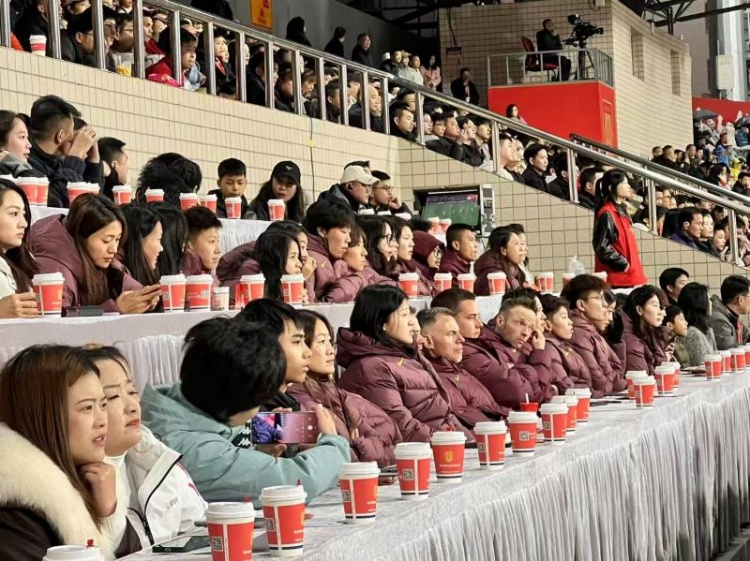 北青體育：中國女足現(xiàn)身中甲賽場，觀看重慶銅梁龍vs遼寧鐵人