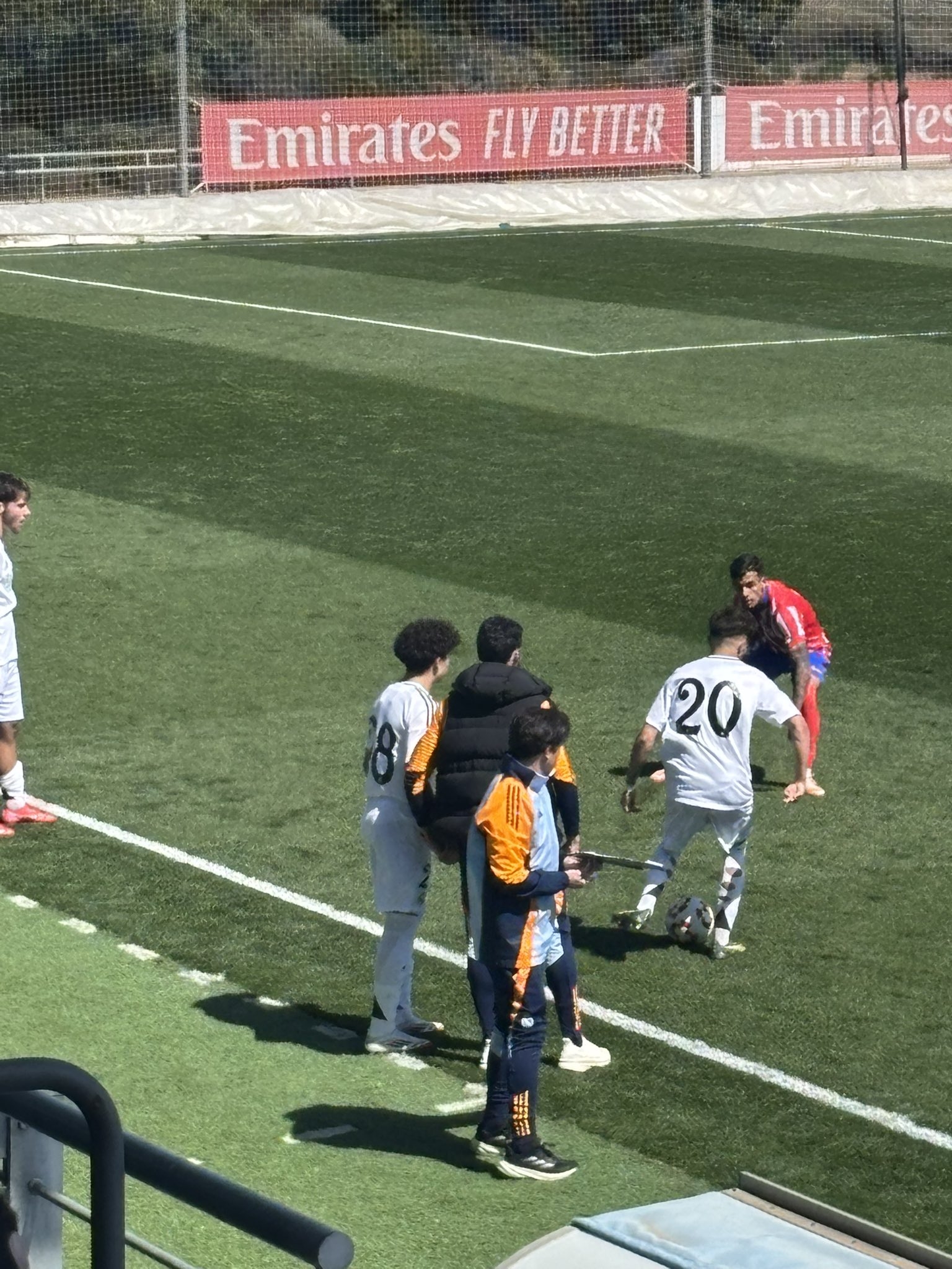 天賦滿滿！馬塞洛15歲兒子恩佐皇馬U19首秀，登場5分鐘腳后跟助攻