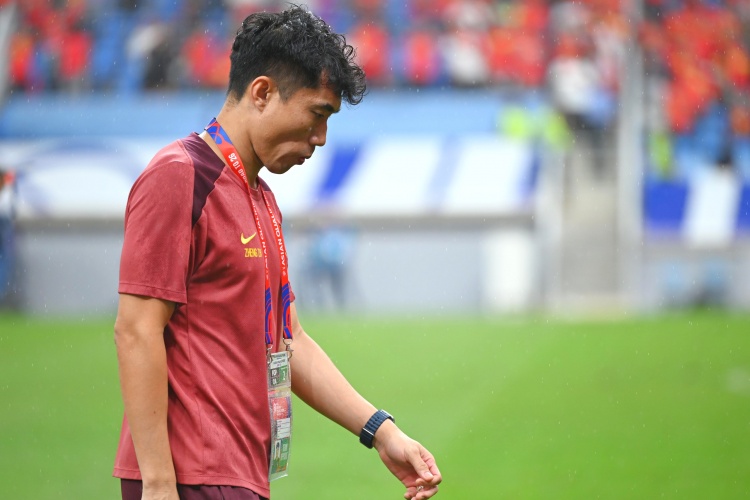 滬媒：單后腰讓國足防守承受更大壓力，若鄭智沒退役或能勝任