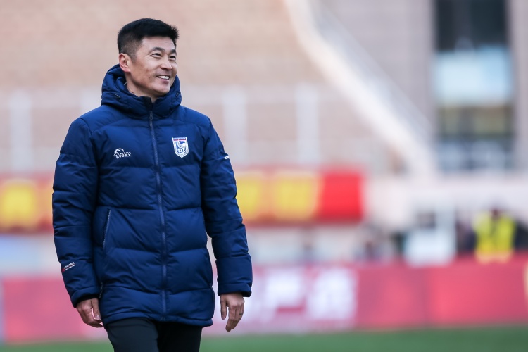 足球報(bào)：大連英博低調(diào)備戰(zhàn)，簽約贊助商為大連足球注入新活力