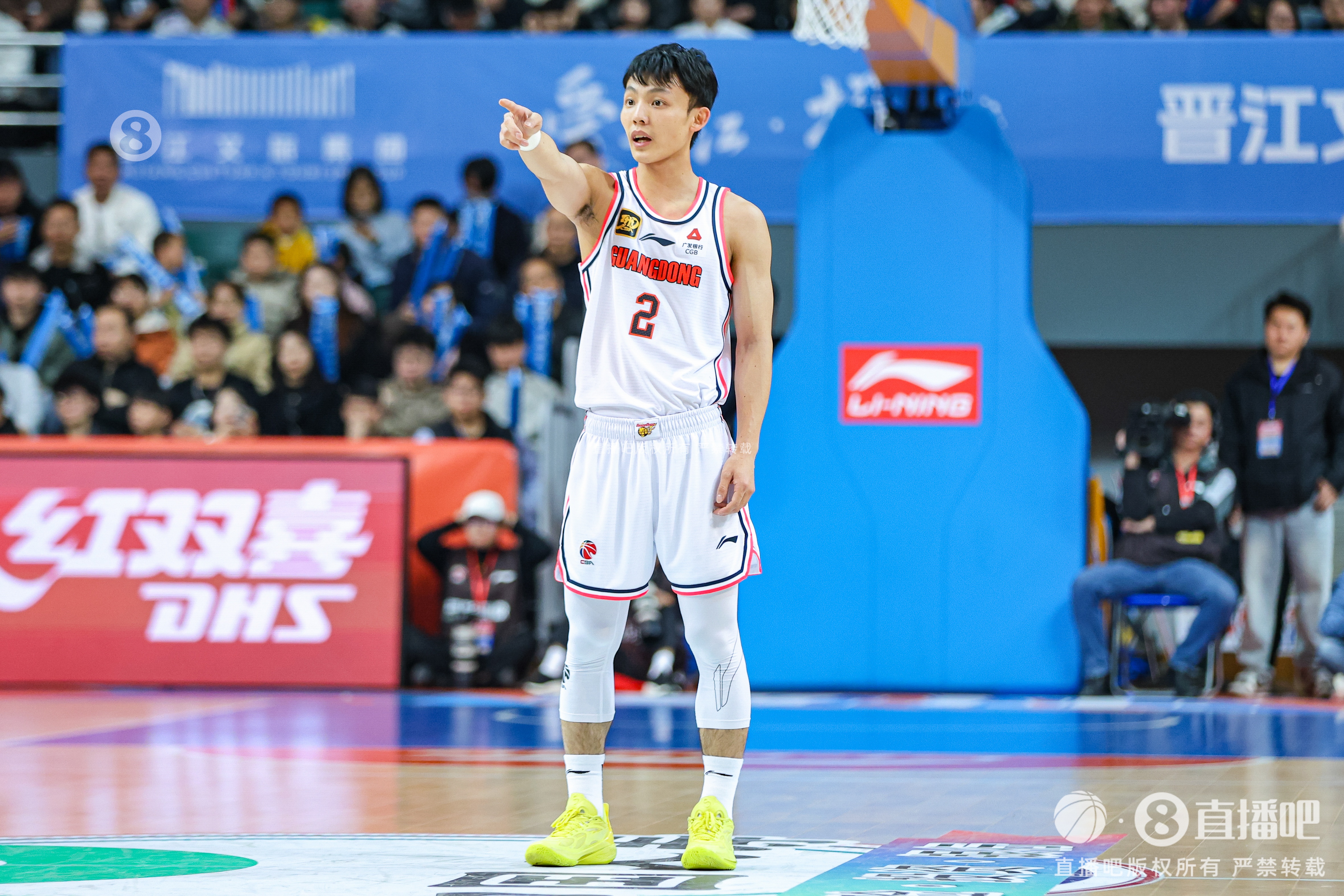 手熱！徐杰打滿首節(jié)5中4拿到10分2助 正負(fù)值+17